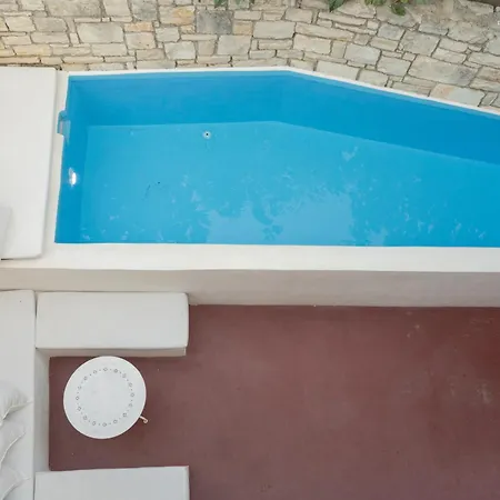 Quintana, A Junior With Private Pool! *