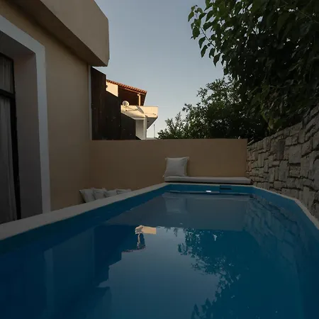 Quintana, A Junior With Private Pool! *
